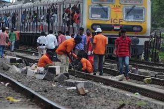 Mumbai Local Train Mega Block : मुंबई की तरफ़ निकलने से पहले पढ़ें ये खबर,जानिए कहां है रविवार को जंबो मेगा ब्लॉक