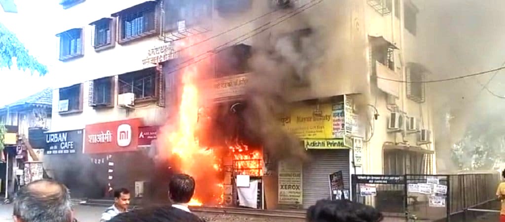 Virar Food Joint Fire Incident : अब एक अल्पाहार की दुकान जलकर ख़ाक; शहर में अगलगी की घटनाएं बदस्तूर जारी
