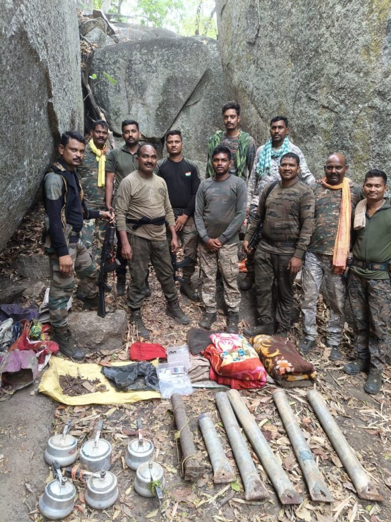 Maharashtra Gadchiroli Naxalite Operation : लोकसभा चुनाव से ठीक पहले पुलिस की बड़ी कार्रवाई,माओवादियों द्वारा रखे गए भारी मात्रा में आईईडी को किया नष्ट