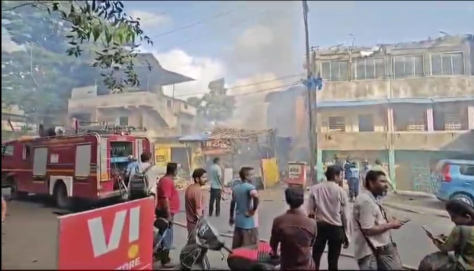 Mumbai: The matter of boiler blast in Dombivali area adjacent to Mumbai had not yet cooled down when another dangerous blast occurred today, this blast happened in a Chinese shop in which 9 people have been injured, out of which the condition of two is said to be critical.