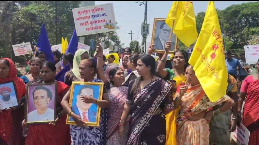 Chakka jam agitation by the citizens of Lahuji Nagar on Kalyan-Ambivali road