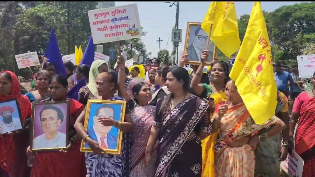 Chakka jam agitation by the citizens of Lahuji Nagar on Kalyan-Ambivali road