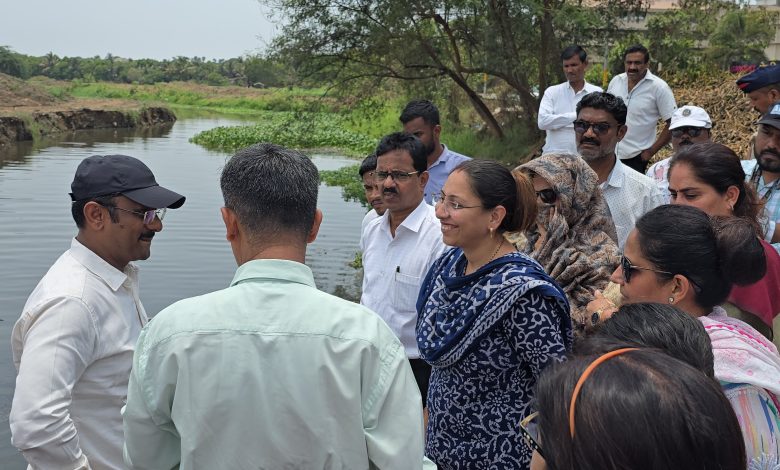 Vasai pre-monsoon inspection: वसई तालुक्यातील पावसाळापूर्व नालेसफाईचा आमदारांकडून महानगर पालिकेच्या अधिकाऱ्यांच्या उपस्थितीत पाहणी दौरा * 1 Vasai drain cleaning