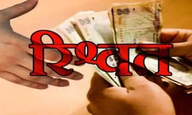 Senior Mumbai Cop Bribery Case 2025: मुंबई के वरिष्ठ पुलिस अधिकारी रिश्वत लेते रंगे हाथ गिरफ्तार – एसीबी की बड़ी कार्रवाई 1 Senior Mumbai Cop Bribery Case 2025