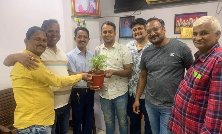 Shiva Foundation : नालासोपारा में शिवा फाउंडेशन ने 100 पेड़ लगाकर दिया पर्यावरण संरक्षण का संदेश 1 Shiva Foundation