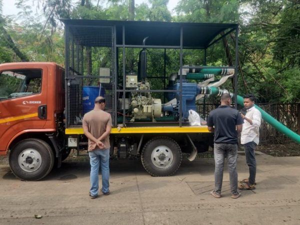 मुंबई BMC ने मानसून से पहले 10 वाहन-आधारित MOBILE PUMPS लगाए हैं, जो 250 m³/घंटा की क्षमता से जो जमा पानी को तुरंत पंप कर देंगे।
