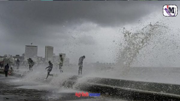 मुंबई बारिश का दृश्य, भारी बारिश में वाहन, बारिश अलर्ट पोस्टर