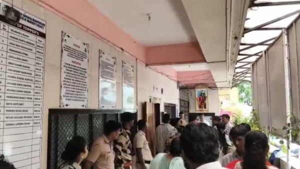 नालासोपारा में मनसे कार्यकर्ताओं ने स्कूल संचालिका को धुना, इस स्कूल का विवादों से है नाता