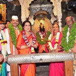मुख्यमंत्री फडणवीस और अमृता फडणवीस ने श्री विठ्ठल-रुक्मिणी की पूजा करते हुए पंढरपुर में