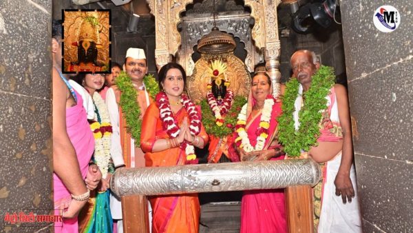 मुख्यमंत्री फडणवीस और अमृता फडणवीस ने श्री विठ्ठल-रुक्मिणी की पूजा करते हुए पंढरपुर में