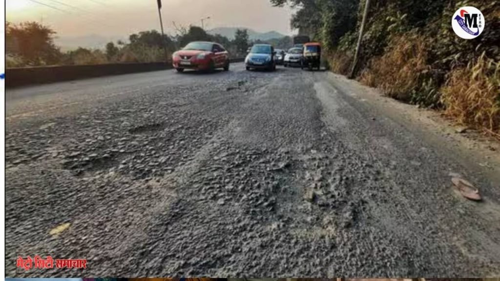 ठाणे के घोड़बंदर रोड पर गड्ढों के कारण ट्रैफिक जाम और कांग्रेस कार्यकर्ताओं का प्रदर्शन