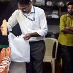 "शिवसेना विधायक संजय गायकवाड़ कैंटीन विवाद में"