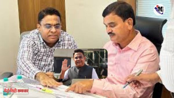 "मुंबई में उर्दू साहित्य अकादमी से जुड़ी सरकारी बैठक की तस्वीर"