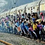 मुंबई लोकल ट्रेन में भारी भीड़ और यात्री सुरक्षा की चिंता
