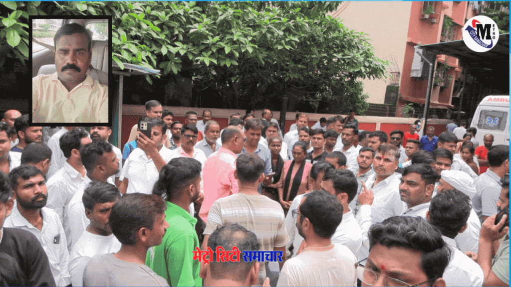 ओला ड्राइवर सनोज सक्सेना की आत्महत्या के बाद रोता परिवार