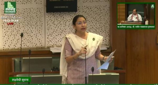 वसई की विधायक स्नेहा दुबे विधानसभा में जनता की आवाज उठाती हुईं