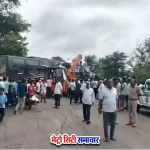 वाशिम जिले में पेडगांव के पास हुए सड़क हादसे में क्षतिग्रस्त बस और ट्रक