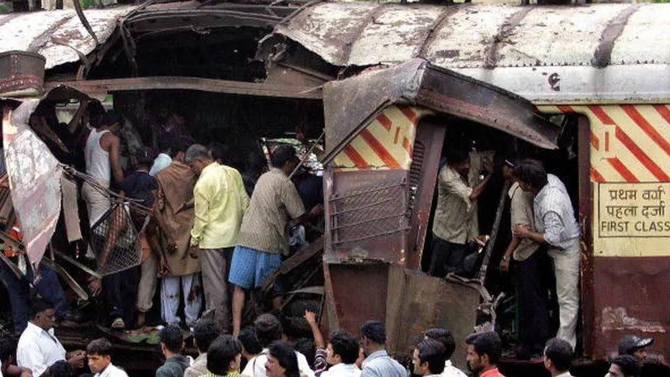 प्रभाकर मिश्रा 2006 ट्रेन धमाके के बाद न्याय की उम्मीद करते हुए