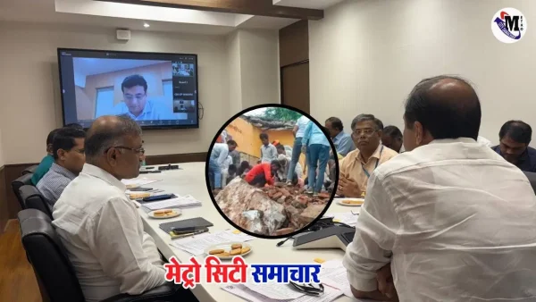 महाराष्ट्र में स्कूल भवनों का सुरक्षा ऑडिट करते अधिकारी
