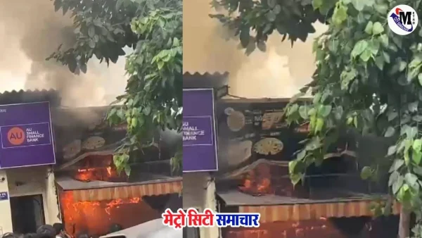 मुंबई के घाटकोपर स्टेशन के पास लगी आग बुझाते दमकल कर्मी