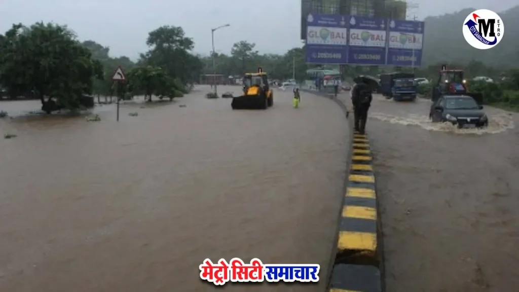 ठाणे घोड़बंदर रोड पर बारिश से जलभराव
