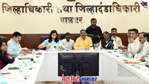 पालघर में धरती आबा योजना की समीक्षा करते हुए मंत्री अशोक उईके