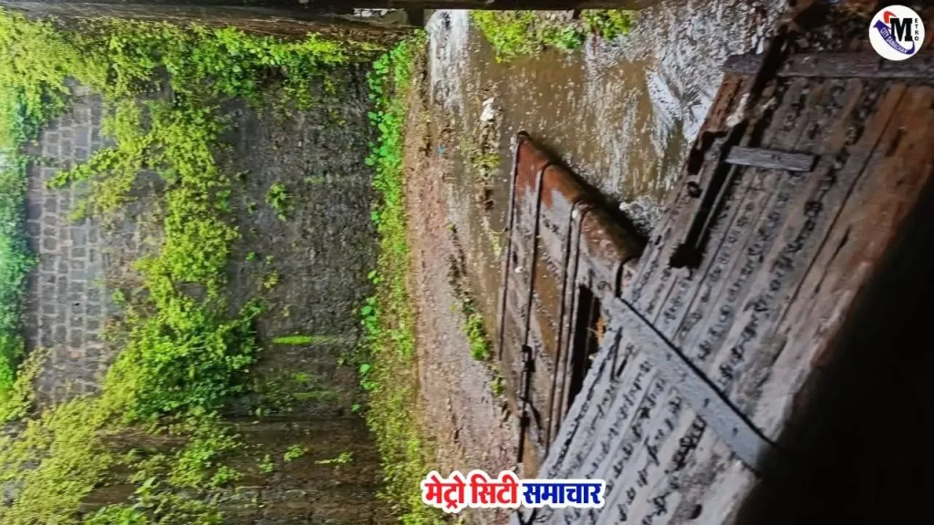 वसई किले का सागरी दरवाजा बारिश में ढहा