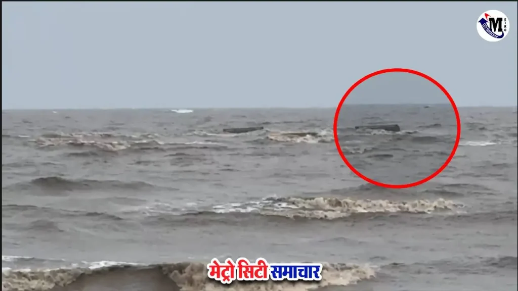 पालघर समुद्र किनारे संदिग्ध कंटेनर