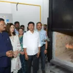 ठाणे में पालतू जानवरों के लिए पहले गैस-आधारित श्मशान का उद्घाटन करते परिवहन मंत्री प्रताप सरनाईक