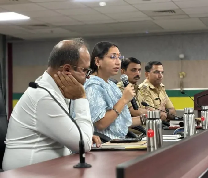 वसई में रिक्शा सेवा सुधार बैठक का दृश्य