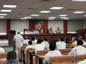 वसई में रिक्शा सेवा सुधार बैठक का दृश्य