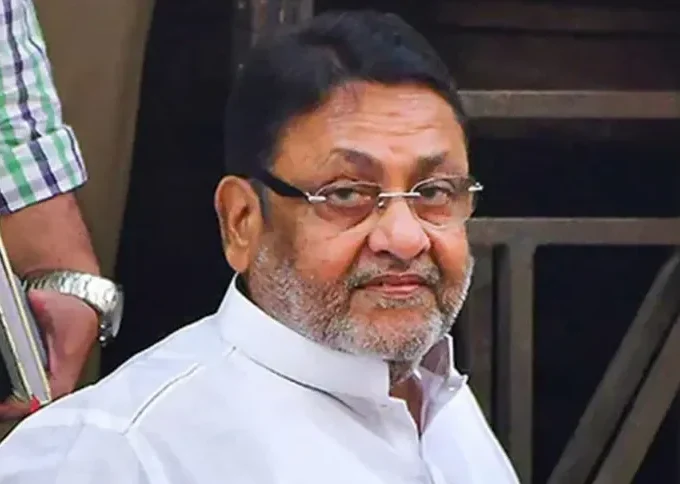 आशीष शेलार पत्रकारों से नवाब मलिक और BJP के गठबंधन मुद्दे पर बात करते हुए