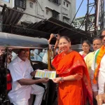 वसई में मीटर रिक्शा सेवा के शुभारंभ कार्यक्रम की तस्वीर