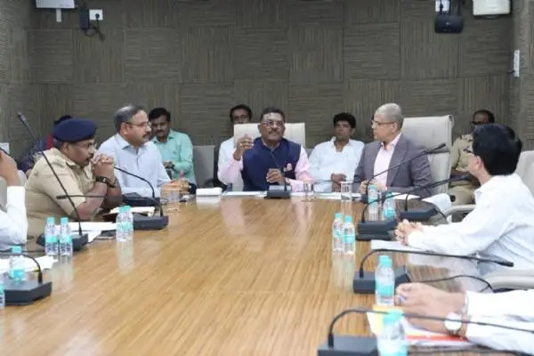 Thane Development Projects Review Meeting with Pratap Sarnaiak