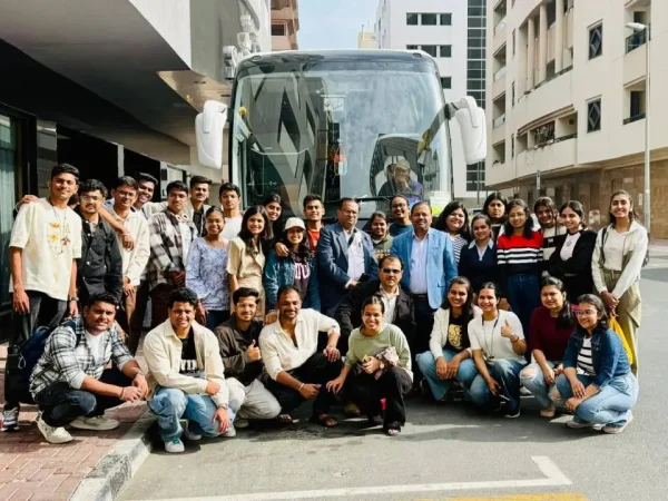 दुबई में फंसे महाराष्ट्र के 164 नागरिकों को विशेष विमान से मुंबई लाते हुए