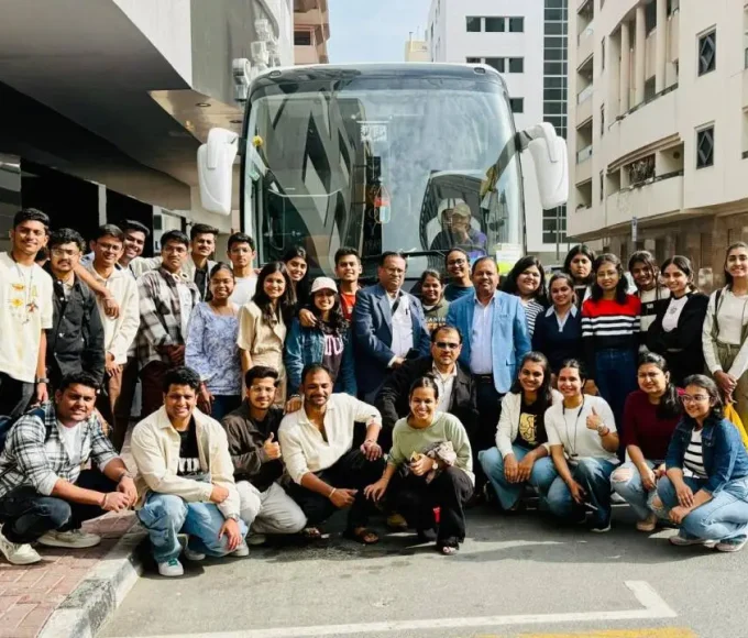 दुबई में फंसे महाराष्ट्र के 164 नागरिकों को विशेष विमान से मुंबई लाते हुए