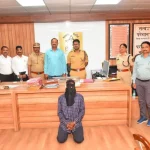 मुलुंड स्टेशन पर पति द्वारा पत्नी को लोकल ट्रेन के आगे धक्का देने की घटना