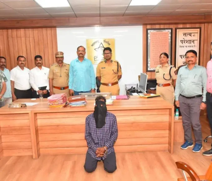 मुलुंड स्टेशन पर पति द्वारा पत्नी को लोकल ट्रेन के आगे धक्का देने की घटना