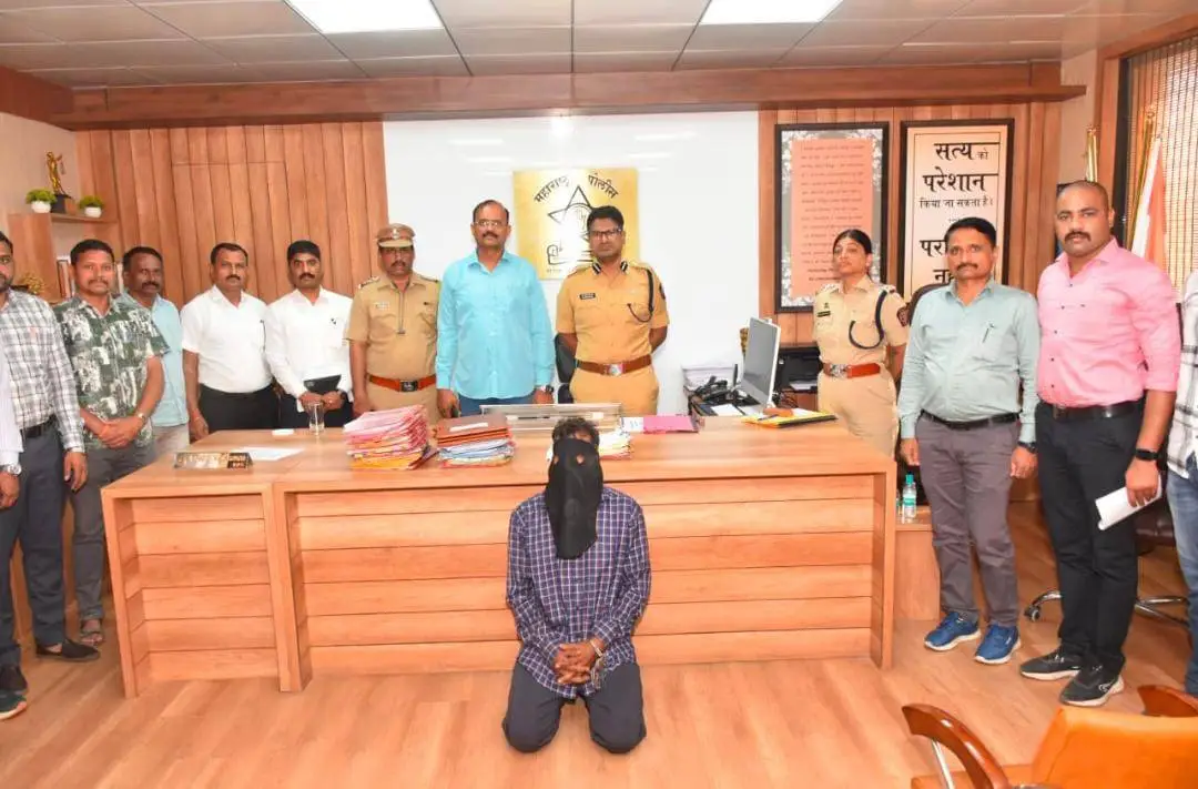 मुलुंड स्टेशन पर पति द्वारा पत्नी को लोकल ट्रेन के आगे धक्का देने की घटना