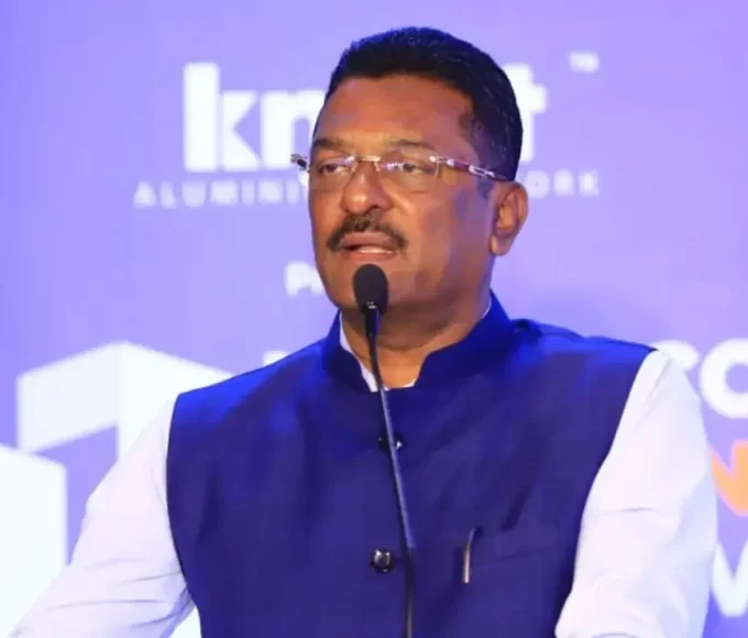 ई-चालान विवाद पर ट्रांसपोर्टरों के साथ बैठक करते परिवहन मंत्री प्रताप सरनाईक