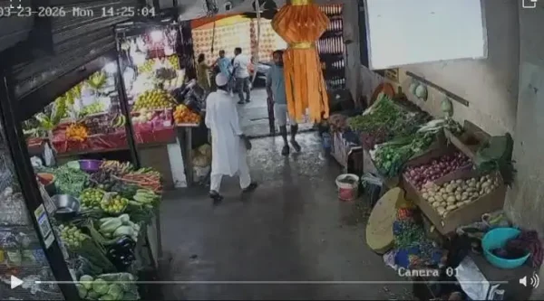 ठाणे में चंदा विवाद के दौरान हमला, पुलिस जांच करती हुई