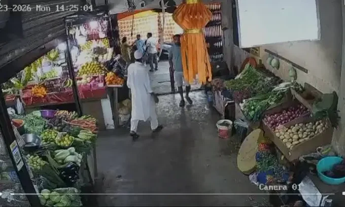 ठाणे में चंदा विवाद के दौरान हमला, पुलिस जांच करती हुई