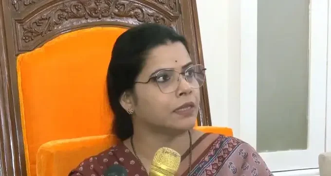 14 फीट से ऊंची झुग्गियों को गिराने पर बीएमसी मेयर रितु तावड़े ने जताया विरोध, कहा- घर गिराने के पक्ष में नहीं
